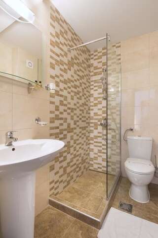 Отели типа «постель и завтрак» Villa Ljubanovic Будва Двухместный номер с 1 кроватью и террасой-5